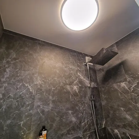 Apartment Moon *